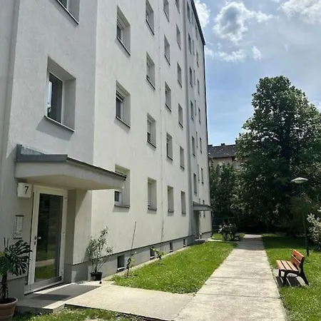 Kiki Living - Peaceful Apartment In Schwechat #2 Exterior foto